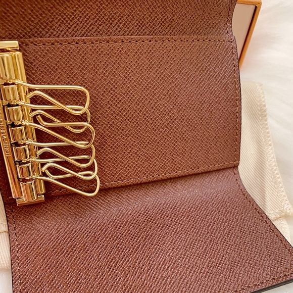 ❌SOLD❌NWT Louis Vuitton Key 6 Holder, M62630 - Picture 8 of 15